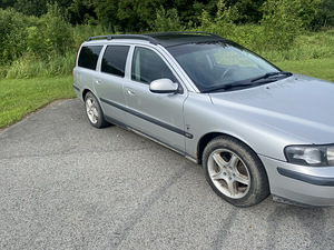 Volvo V70 2.4 120kw manuaal (2 foto / 5)