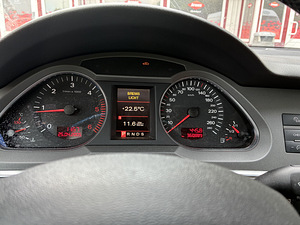 Audi A6 C6 AVANT 3.0D 165KW (7 foto / 14)