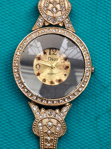 Часы Aldo, Dior (10 фото из 10)