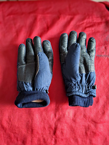 Nahast töökindad mustad, punased sinised (6 foto / 8)