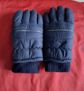 Nahast töökindad mustad, punased sinised (8 foto / 8)