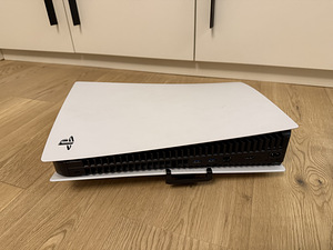 Playstation 5 с дисководом (2 фото из 5)