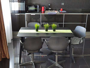 Köögilaud Ikea LISABO, nagu uus (5 foto / 5)