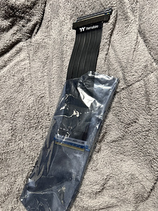 Thermaltake TT Premium PCI-E 3.0 Extender 300mm AC-045-CN1OT (2 foto / 2)
