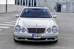 Mercedes-Benz E 55 AMG (5 foto / 15)