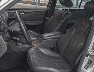 Mercedes-Benz E 55 AMG (8 foto / 15)
