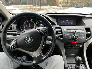 Honda Accord (8 foto / 9)