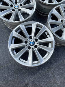 BMW F10 оригинал, диски R17 (1 фото из 2)