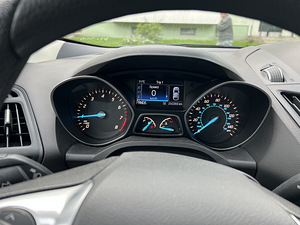 Ford Escape (SUV) (6 foto / 13)