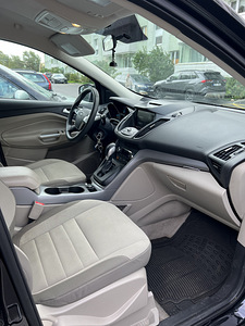 Ford Escape (SUV) (9 foto / 13)