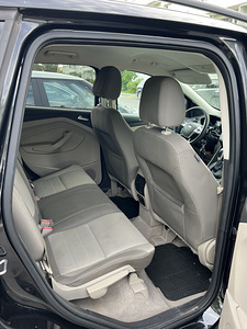 Ford Escape (SUV) (10 foto / 13)