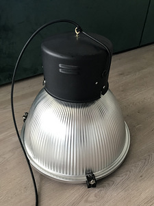 Industriaalstiilis laelamp (1 foto / 2)