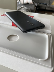 OnePlus 6T 8GB RAM + 128GB Telefon / Mobiiltelefon (5 foto / 5)
