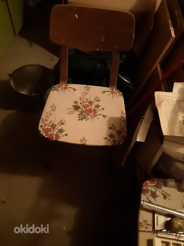 Отдаются предметы стола, старые полки, шкафы и стулья (фото #7)