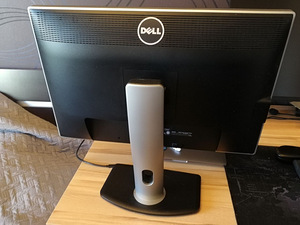 Dell UltraSharp U2412M (2 foto / 9)