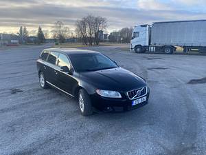 Volvo V70 2.4D (2 фото из 9)