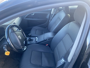 Volvo V70 2.4D (7 фото из 9)