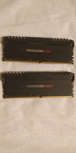 Corsair 32GB DDR4 (1 foto / 2)