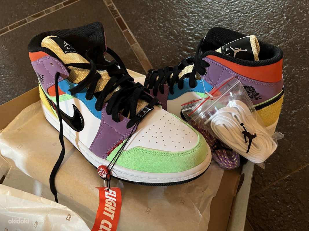 light bulb jordan 1 mid