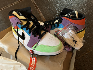 WMNS AIR JORDAN 1 MID SE LIGHTBULB (1 foto / 5)