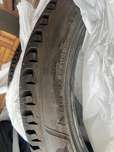 Goodyear 275/40/R20 naastrehvid (2 foto / 2)