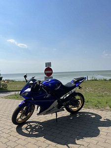 2010 Yamaha YZF R-125 (2 foto / 10)