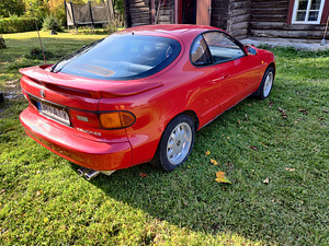 Toyota Celica (4 фото из 12)