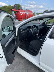 Skoda Octavia (6 фото из 12)