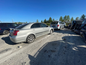 TOYOTA AVENSIS 2,0D 85 KWT, VARUOSAD (2 foto / 6)
