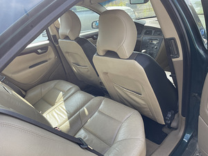 VOLVO S60 2,4D 120 KWT, VARUOSAD (6 foto / 9)