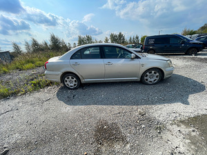 TOYOTA AVENSIS 2,0 D4D 85 KWT, VARUOSAD (2 foto / 7)