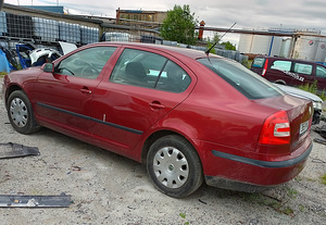 SKODA OKTAVIA 1,6 BENSIIN 75 KWT, VARUOSAD (4 foto / 9)