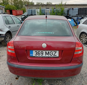 SKODA OKTAVIA 1,6 BENSIIN 75 KWT, VARUOSAD (5 foto / 9)