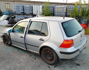VW GOLF 1,9 DIISEL 85 KWT, VARUOSAD (2 foto / 8)