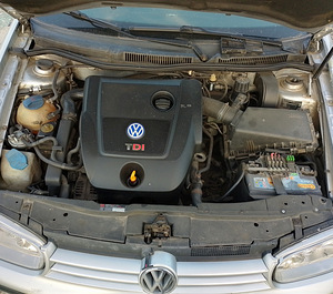 VW GOLF 1,9 DIISEL 85 KWT, VARUOSAD (5 foto / 8)