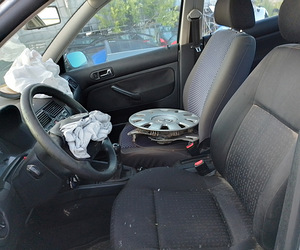 VW GOLF 1,9 DIISEL 85 KWT, VARUOSAD (7 foto / 8)