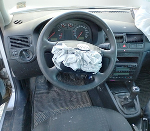 VW GOLF 1,9 DIISEL 85 KWT, VARUOSAD (8 foto / 8)