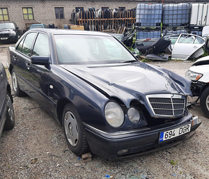 MERCEDES BENZ W210, 2,0 BENSIIN, AUTOMAAT, VARUOSAD (2 foto / 10)