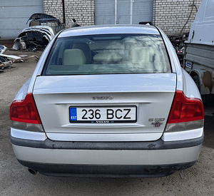 VOLVO S60 2,4 TURBO BENS AUTOMAAT, VARUOSAD (6 foto / 9)