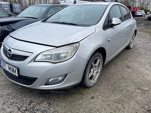 OPEL ASTRA 2011 1.3 DIISEL, VARUOSAD (2 foto / 10)