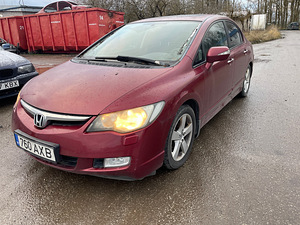 HONDA CIVIC 1,8 BENS AUTOMAAT, VARUOSAD (1 foto / 10)
