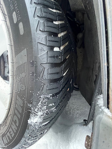 Honda FRV FR-V 1,8 bens, VARUOSAD (9 foto / 10)