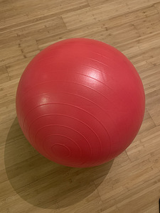 Võimlemispall 65 cm koos käsipumbaga (4 foto / 4)