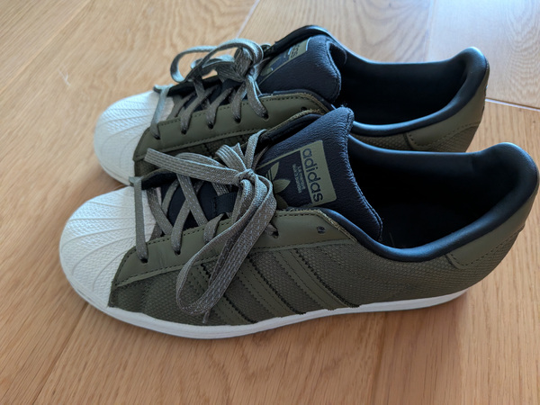 Продается Adidas Superstar Olive Green – Мало ношены, как новые!