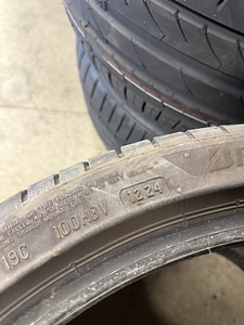 Шины 225/40/19 (3 фото из 5)