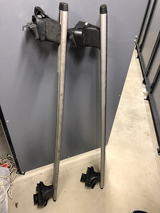 Thule wingbar + rapid system toyota auris (1 foto / 2)