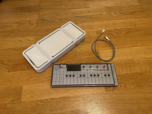 Teenage engineering OP-1 Field (2 foto / 3)