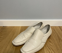 Мужские белые кожаные туфли 43 размера.