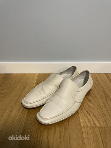 Мужские белые кожаные туфли 43 размера. (фото #1)