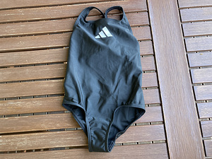 Uus Adidas ujumistrikoo / trikoo / ujumisriided, suurus 110 (1 foto / 3)